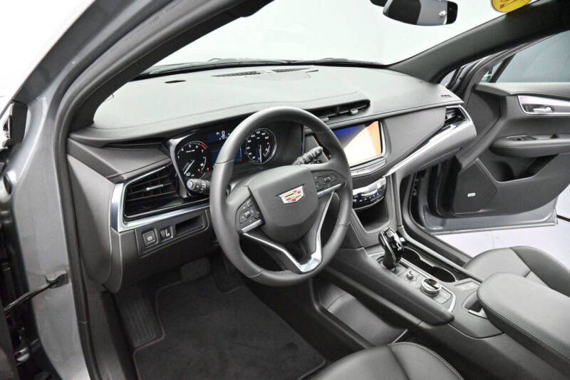 2025 Cadillac XT6 Luxury