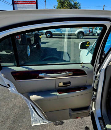 2003 Lincoln Town Car Signature