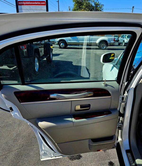 2003 Lincoln Town Car Signature