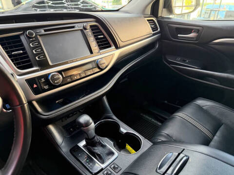 2018 Toyota Highlander SE