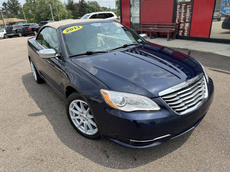 2013 Chrysler 200 Limited photo 21