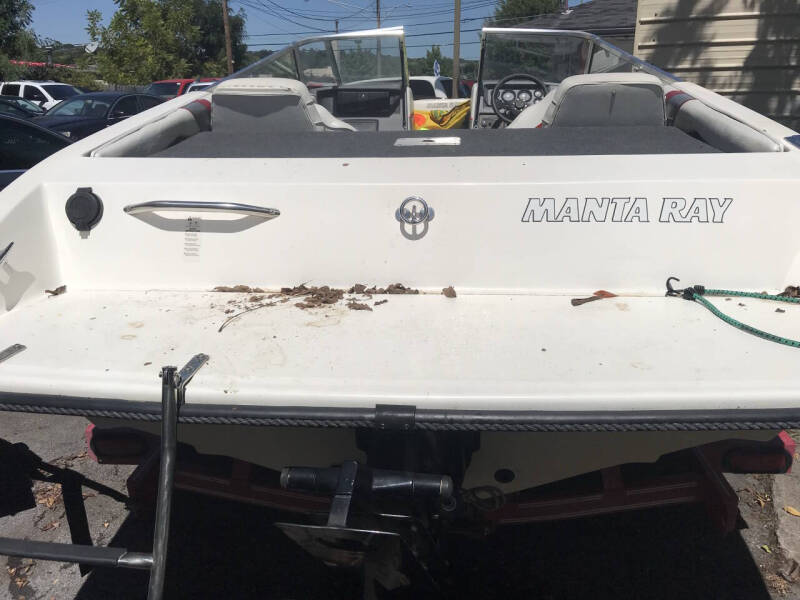 1993 MANTA RAY SKI BOAT