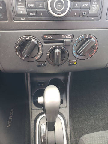 2012 Nissan Versa 1.8 S