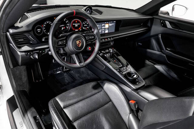 2020 Porsche 911 Carrera