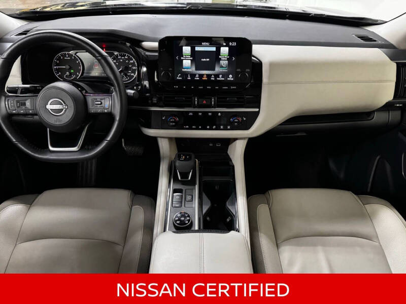 2025 Nissan Pathfinder SL