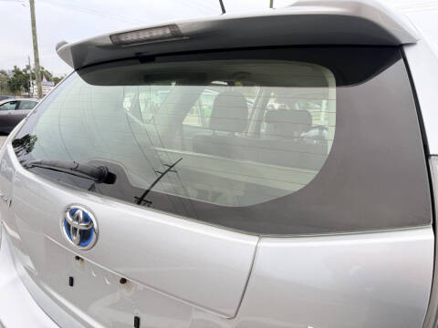 2014 Toyota Prius v Five