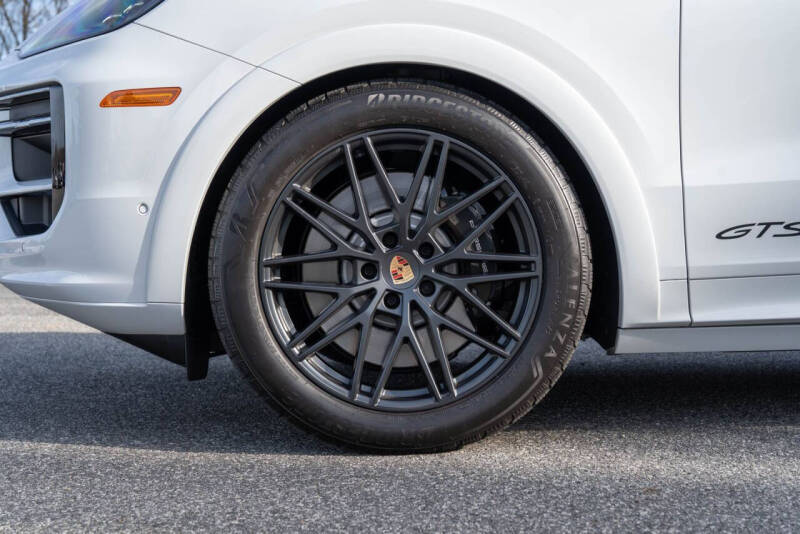 2025 Porsche Cayenne GTS Coupe