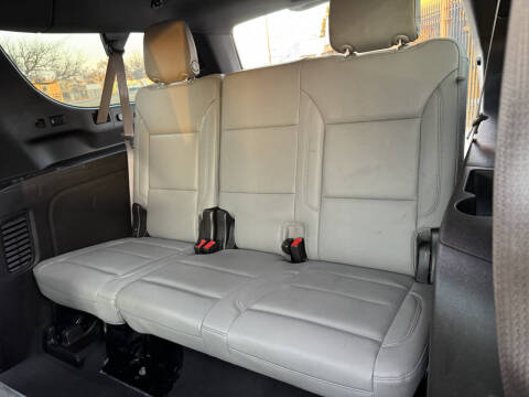 2023 Chevrolet Suburban LT