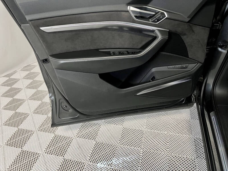 2019 Audi e-tron quattro Prestige