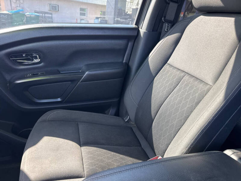 2018 Nissan Titan SV