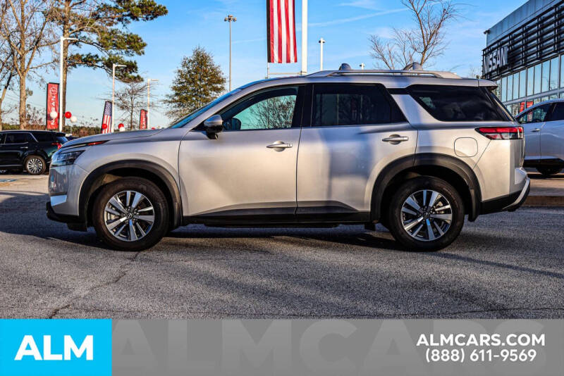 2024 Nissan Pathfinder SL
