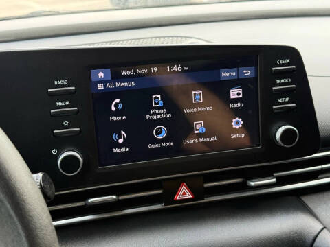 2025 Hyundai Elantra SE