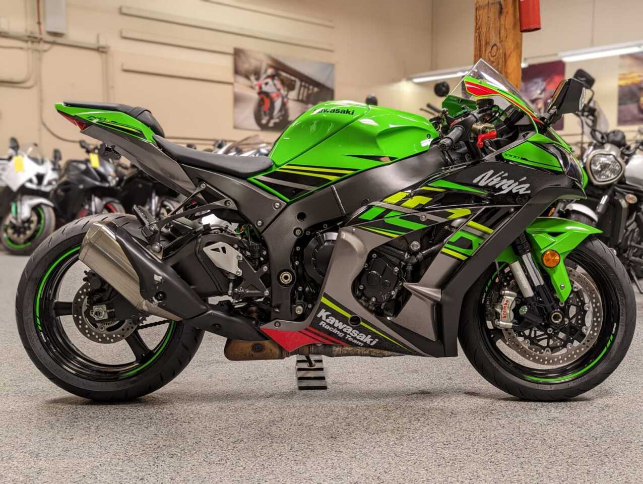 2004 Kawasaki ZX-10R Ninja, Road Test & Review