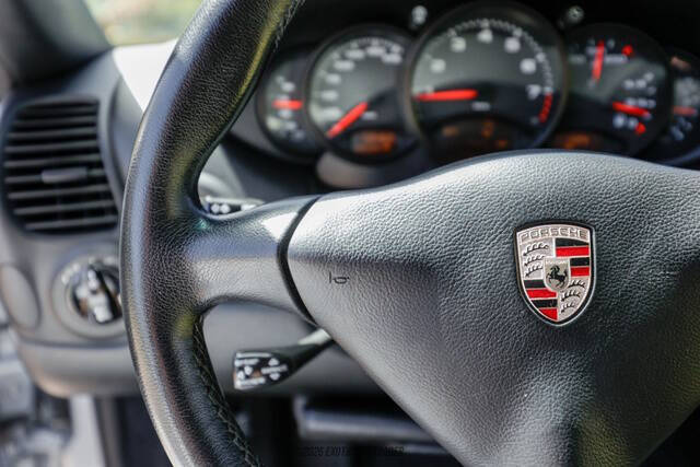 2001 Porsche 911 Carrera 4