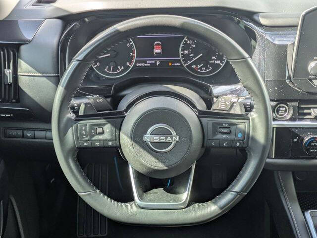 2022 Nissan Pathfinder SV
