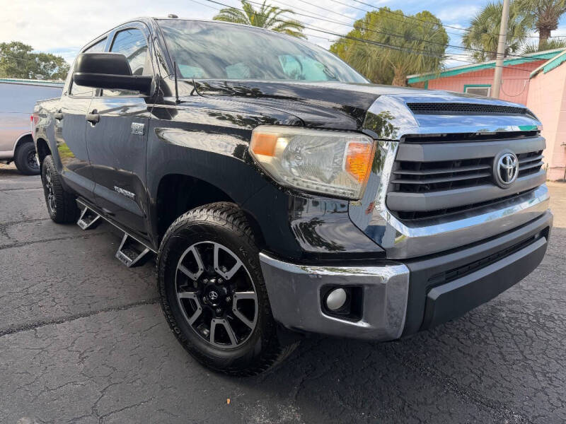 2015 Toyota Tundra SR5's photo