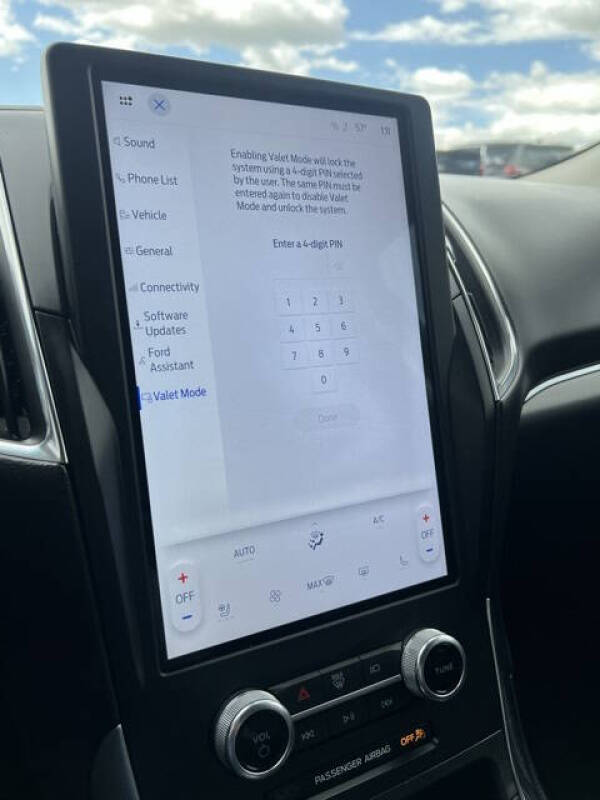 2024 Ford Edge Titanium