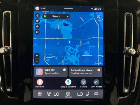 2025 Volvo XC40 B5 Core Bright Theme
