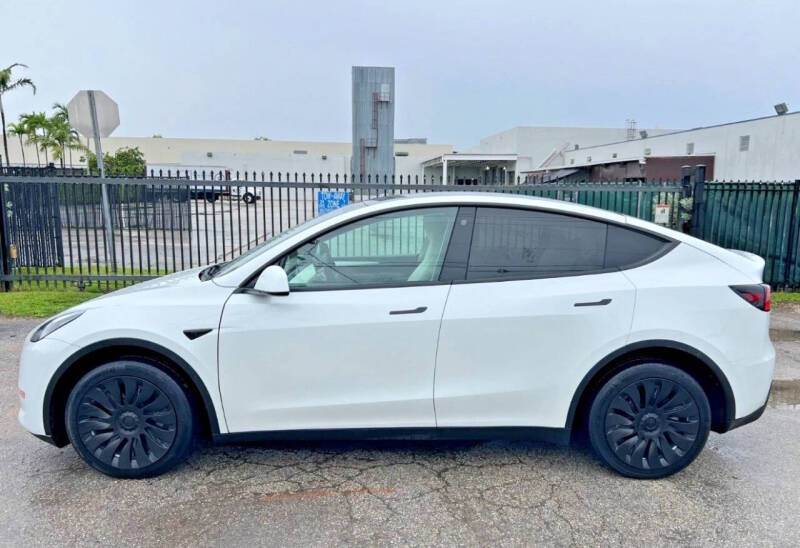 2023 Tesla Model Y Long Range's photo
