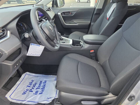 2025 Toyota RAV4 Hybrid LE