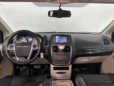 2014 Chrysler Town and Country Touring