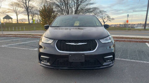 2022 Chrysler Pacifica Hybrid Touring L