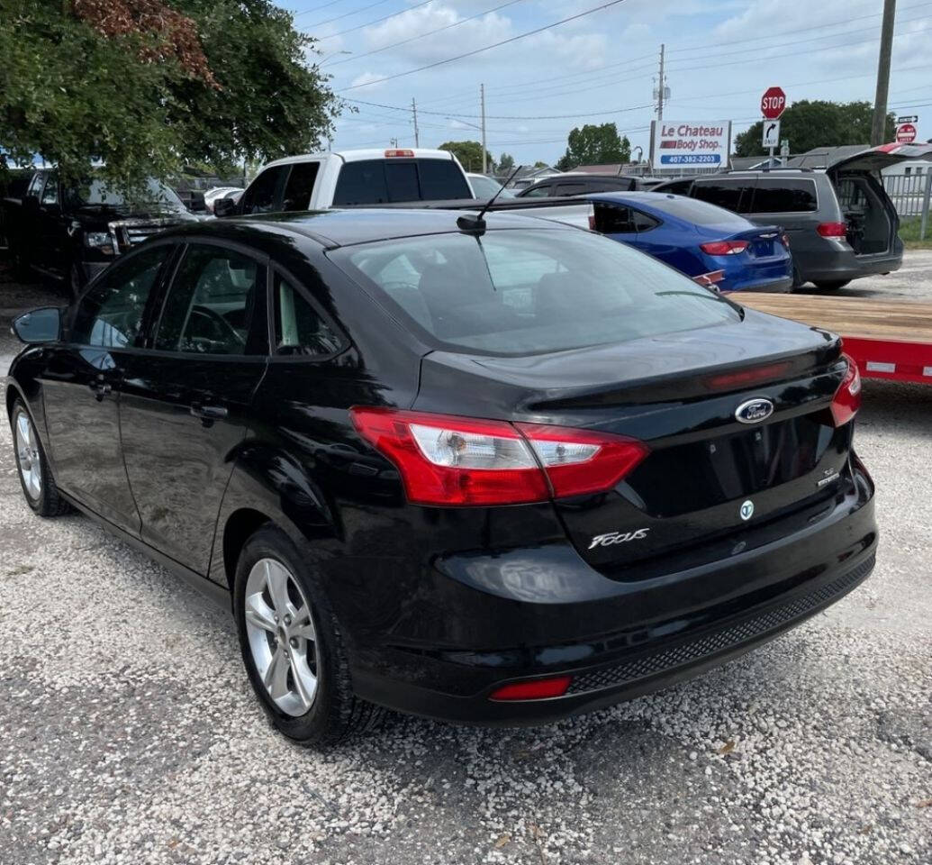 2013 FORD Focus Sedan - $6,900