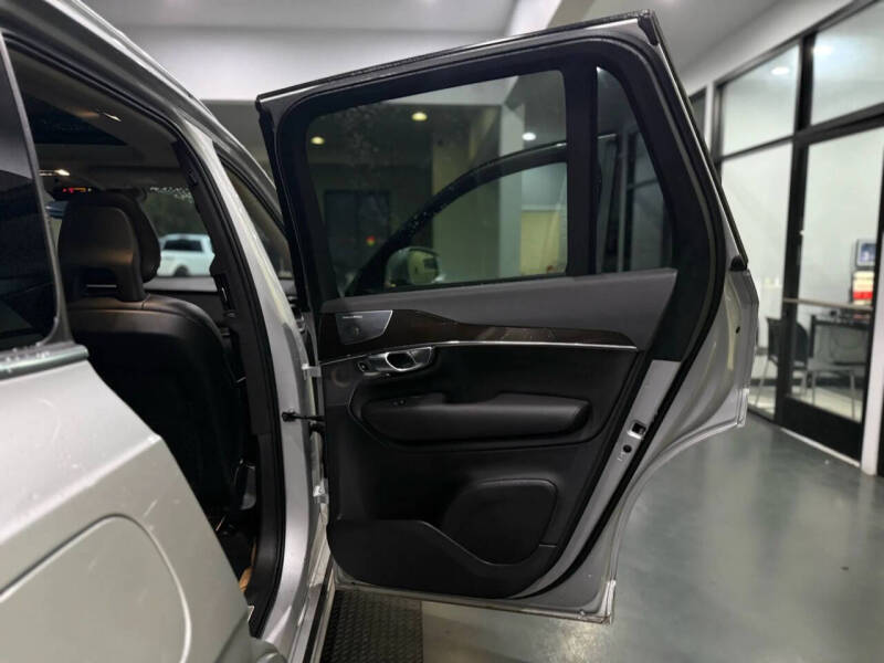 2018 Volvo XC90 T6 Momentum