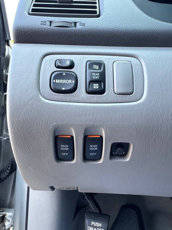 2004 Toyota Sienna XLE 7 Passenger