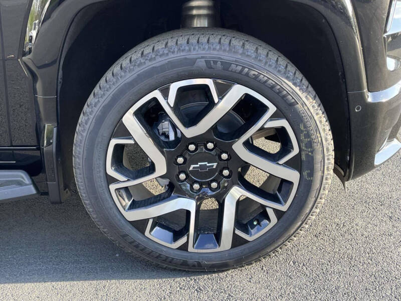 2025 Chevrolet Silverado EV RST