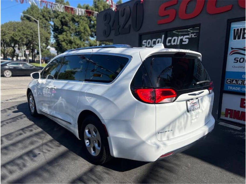 2017 Chrysler Pacifica Touring-L Plus