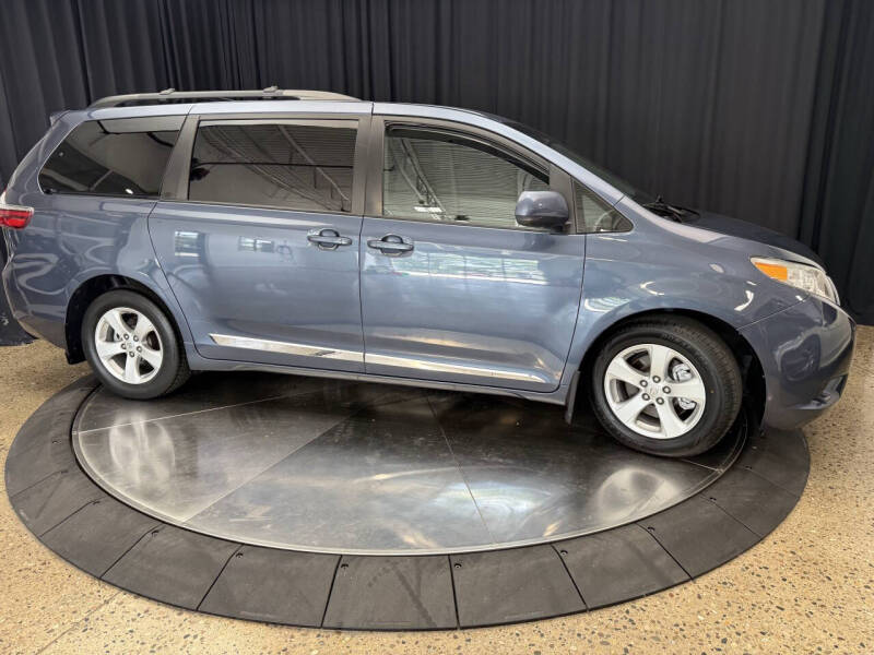 2017 Toyota Sienna LE 8-Passenger