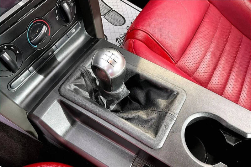 2005 Ford Mustang GT Deluxe