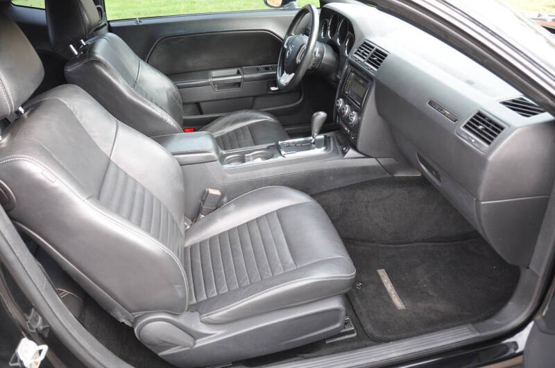 2013 Dodge Challenger SXT Plus