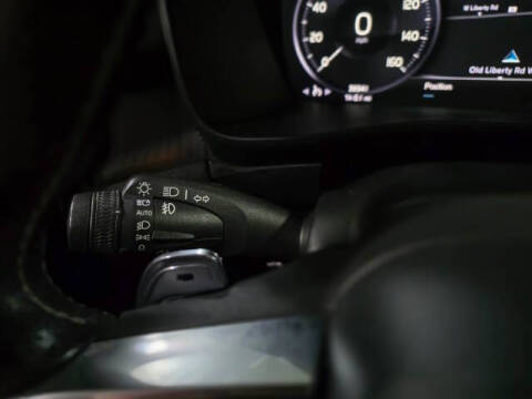 2020 Volvo XC40 T4 R-Design