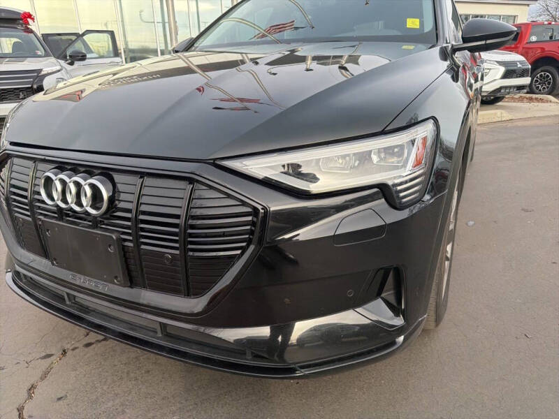 2021 Audi e-tron quattro Premium