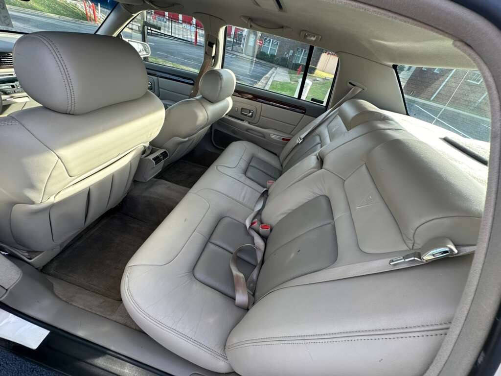 Off White 1999 Cadillac DeVille Base 4dr Sedan 10