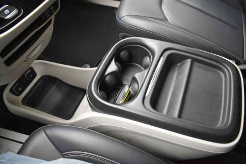 2020 Chrysler Voyager LXi