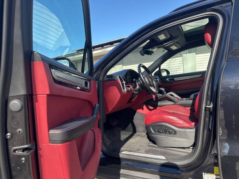 2022 Porsche Cayenne Platinum Edition