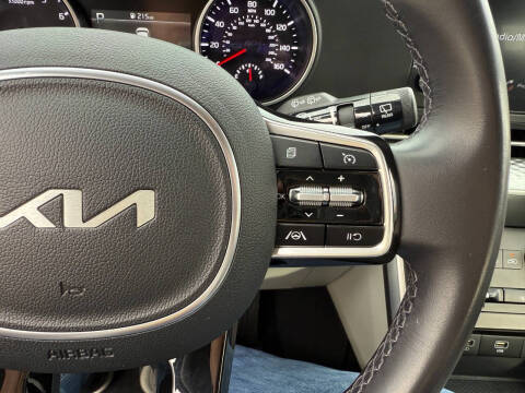 2024 Kia Carnival LX