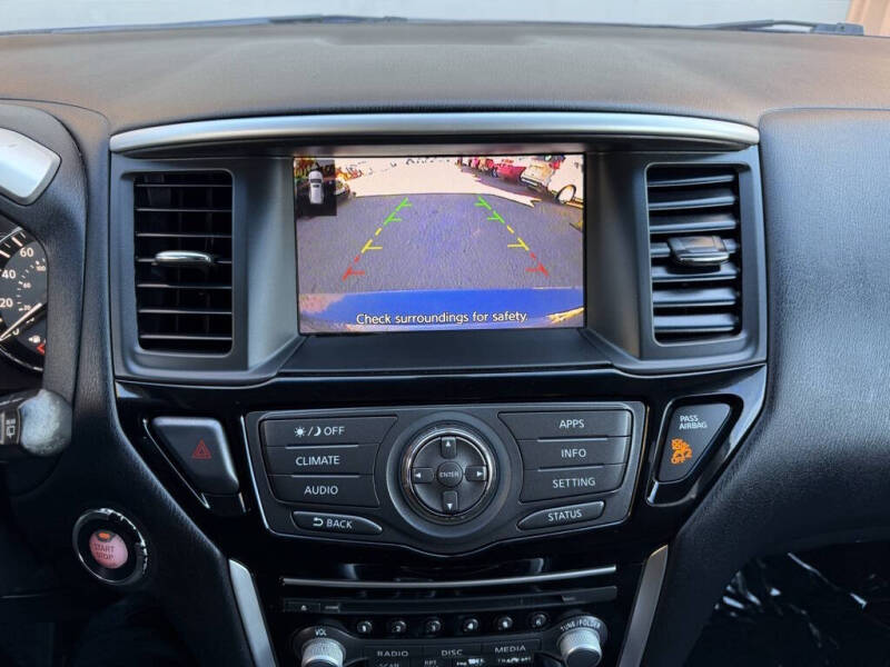 2017 Nissan Pathfinder SV