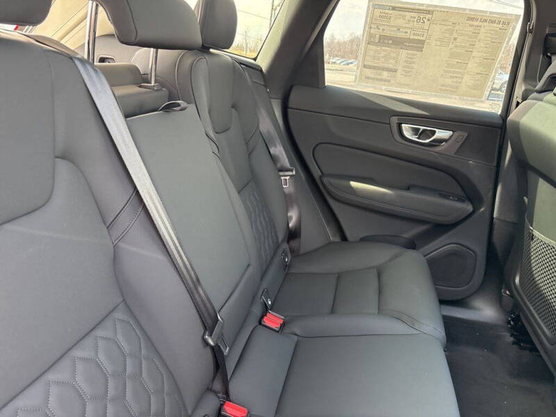 2026 Volvo XC60 B5 Plus