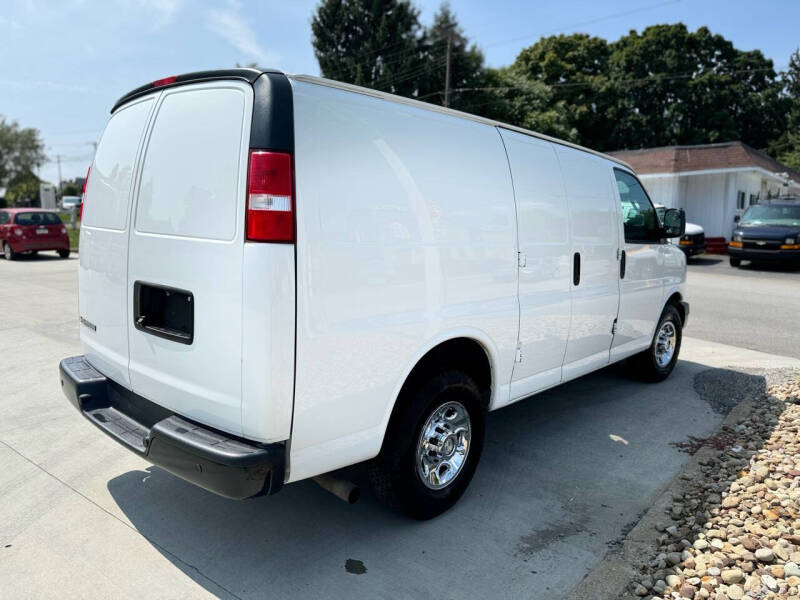 2019 Chevrolet Express Cargo Work Van photo 6