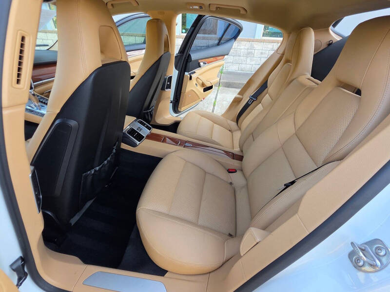 2013 Porsche Panamera 4