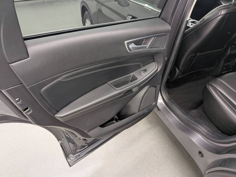 2021 Ford Edge Titanium