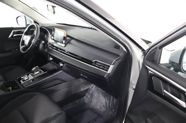 2024 Mitsubishi Outlander ES