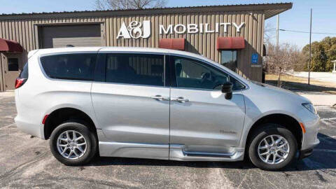 2024 Chrysler Voyager LX