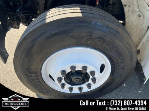 2012 Freightliner M2 106