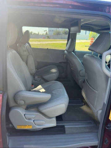 2013 Toyota Sienna XLE 8-Passenger