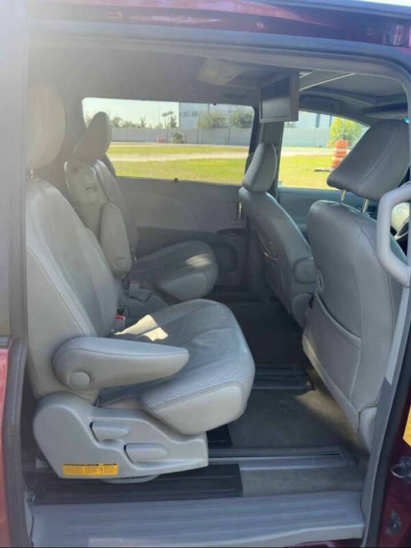 2013 Toyota Sienna XLE 8-Passenger